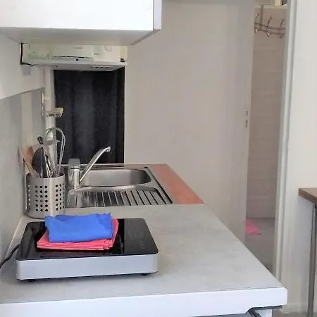 게스트하우스 1 Personne Et 1 Personne Avec Entree Libre Et Salle De Bain Privee *