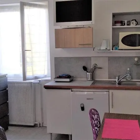게스트하우스 1 Personne Et 1 Personne Avec Entree Libre Et Salle De Bain Privee 꼴로미에