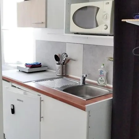게스트하우스 1 Personne Et 1 Personne Avec Entree Libre Et Salle De Bain Privee