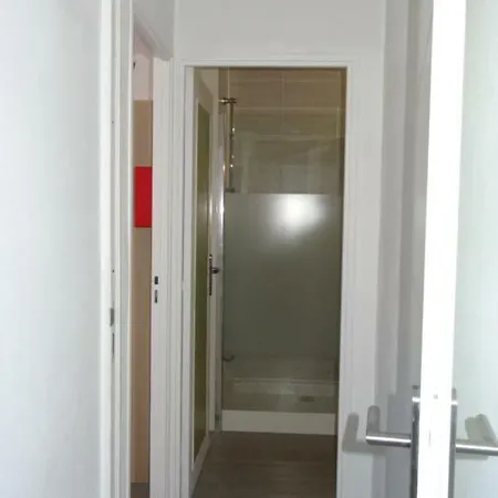 게스트하우스 1 Personne Et 1 Personne Avec Entree Libre Et Salle De Bain Privee 꼴로미에