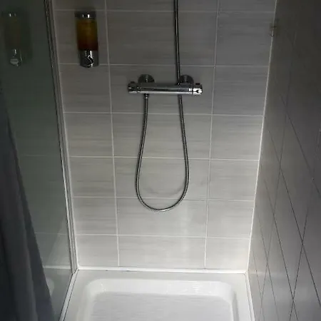 게스트하우스 1 Personne Et 1 Personne Avec Entree Libre Et Salle De Bain Privee *