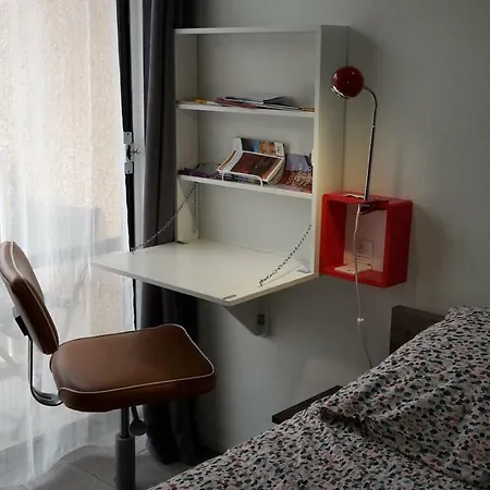 1 Personne Et 1 Personne Avec Entree Libre Et Salle De Bain Privee 게스트하우스 꼴로미에