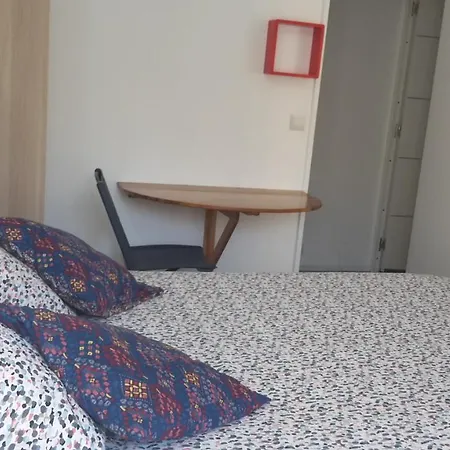 1 Personne Et 1 Personne Avec Entree Libre Et Salle De Bain Privee 게스트하우스 꼴로미에